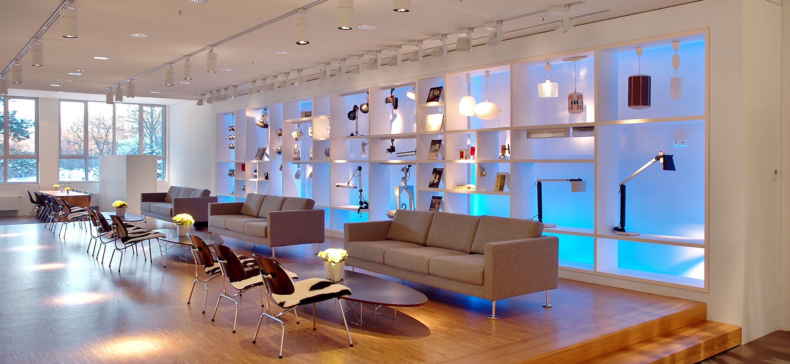 LOUNGE-BEREICH VOR DER MUSEUMSWAND

    