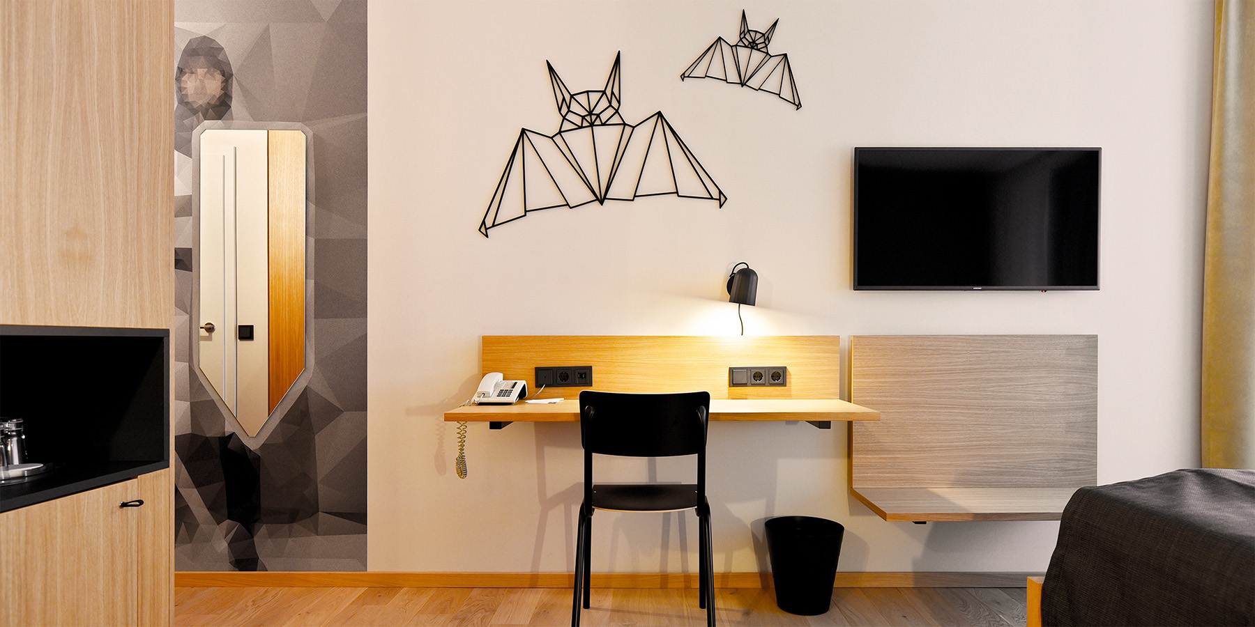 BURGBEWOHNER IM NEUEN RITTERZIMMER

    