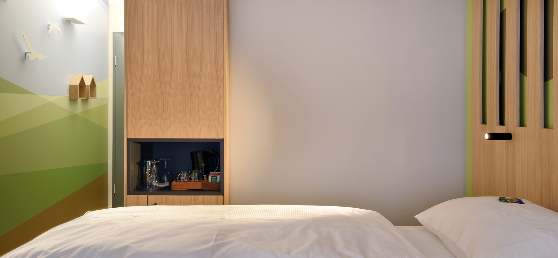 MINIBAR UND GARDEROBENLANDSCHAFT

    
