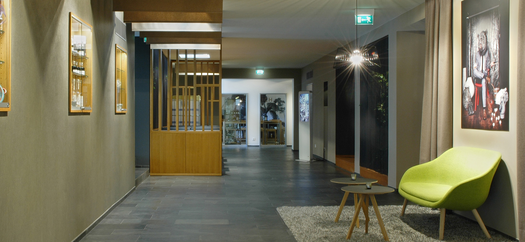 HOTELLOBBY

