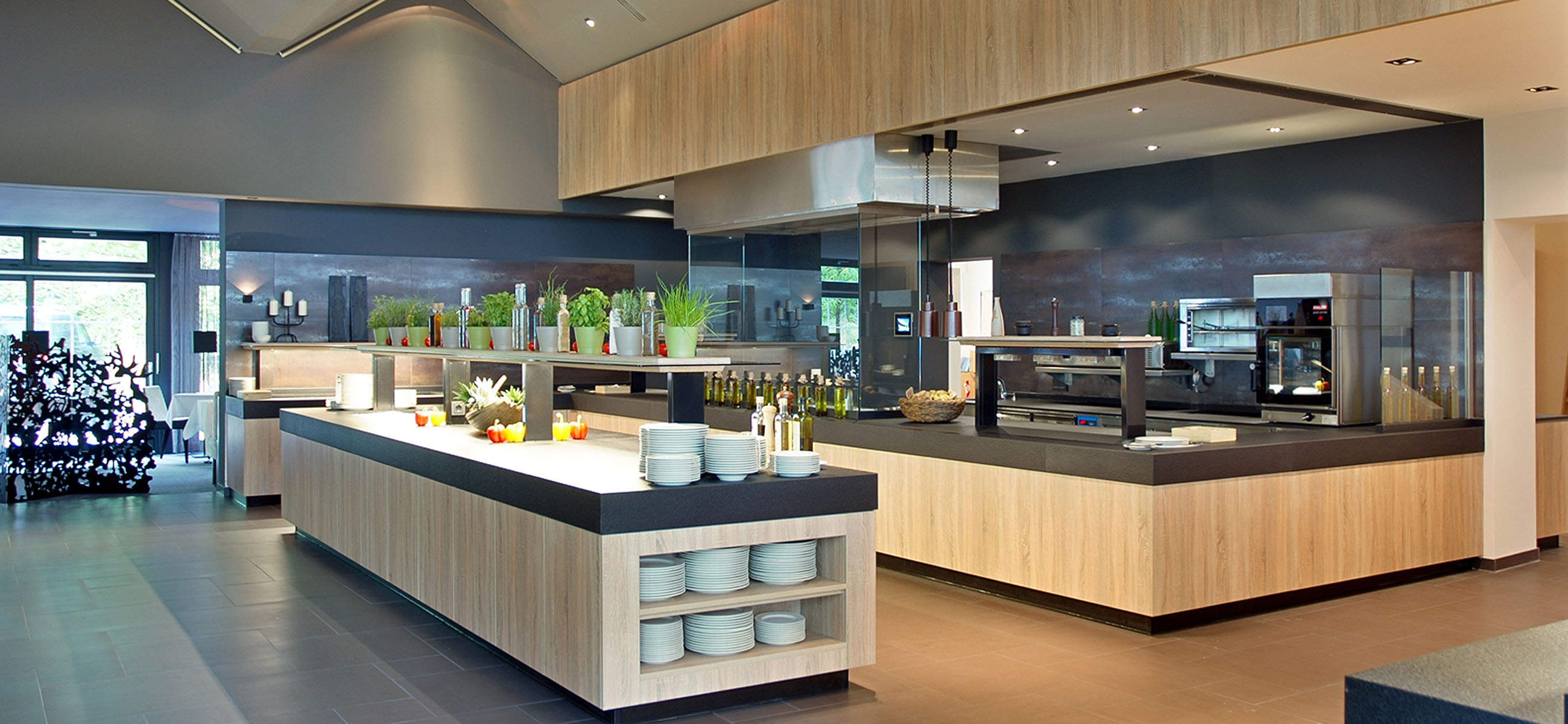 SPEISENAUSGABE MIT SCHAUKÜCHE

  