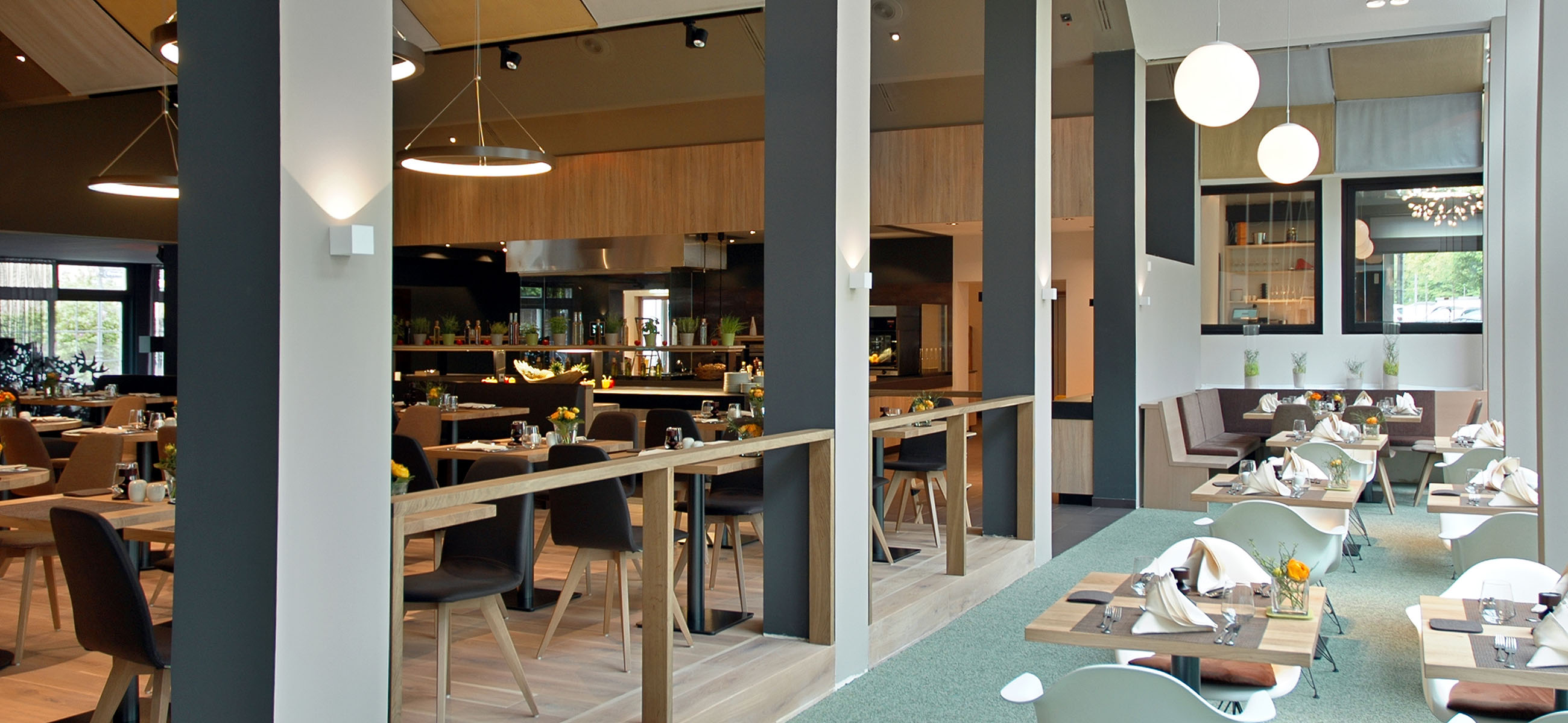 BURGHOF UND BACHSEITE

    